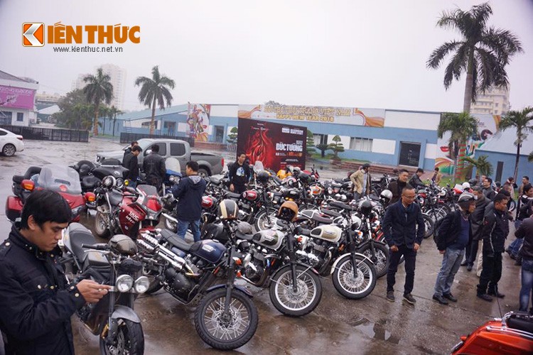 Dan moto khung roadshow tai Ha Noi 